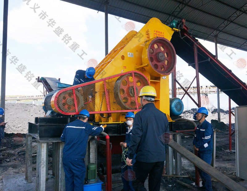 磚廠處理煤矸石頁(yè)巖適合用哪種粉碎機(jī)？多少錢一臺(tái)